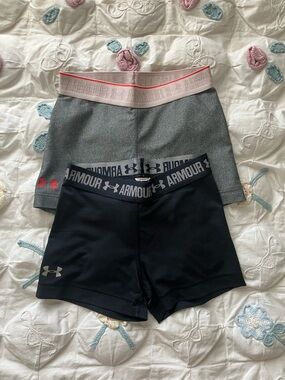 Under Armour Gray and Black Spandex set
